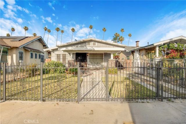 3940 Denker, Los Angeles, CA 90062