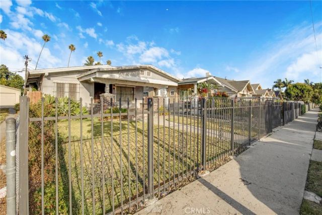 3940 Denker, Los Angeles, CA 90062