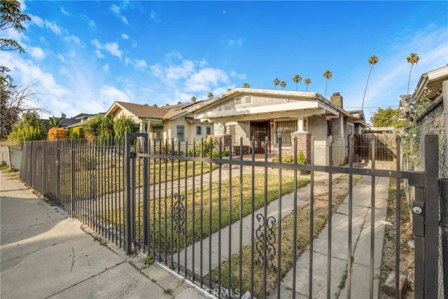 3940 Denker, Los Angeles, CA 90062