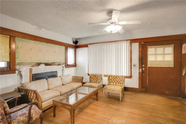 3940 Denker, Los Angeles, CA 90062