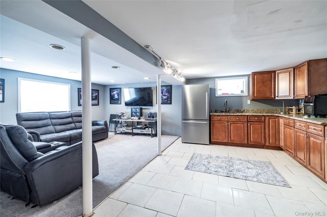 15 Horton Street, Malverne, NY 11565
