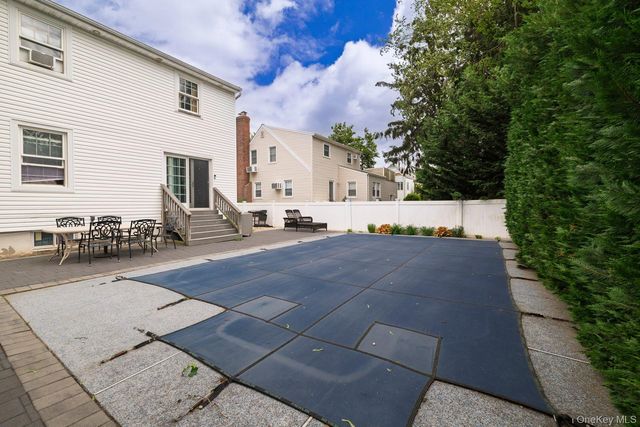 15 Horton Street, Malverne, NY 11565