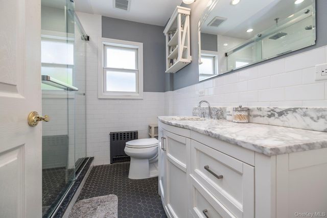 15 Horton Street, Malverne, NY 11565