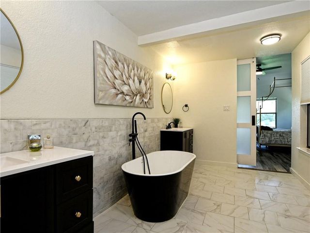 730 Vanguard ST, Lakeway, TX 78734