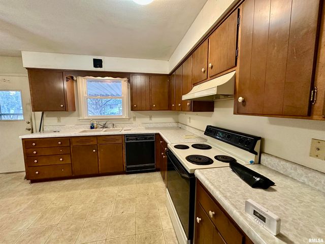 2721 N ELMCROFT Drive, Peoria, IL 61604