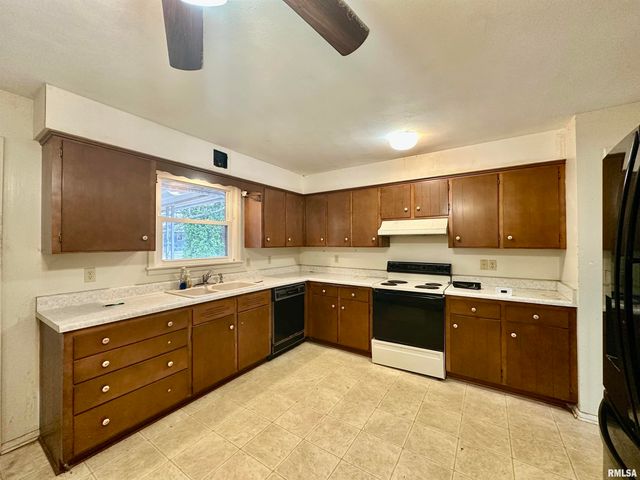 2721 N ELMCROFT Drive, Peoria, IL 61604