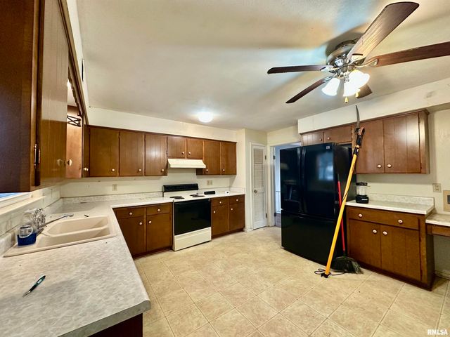 2721 N ELMCROFT Drive, Peoria, IL 61604