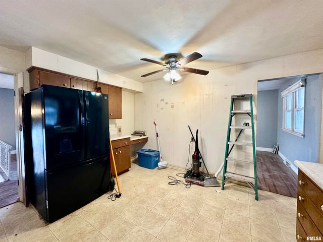 2721 N ELMCROFT Drive, Peoria, IL 61604