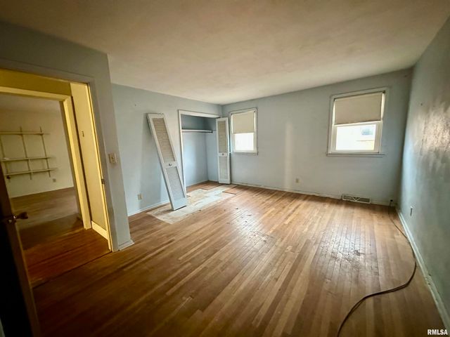 2721 N ELMCROFT Drive, Peoria, IL 61604