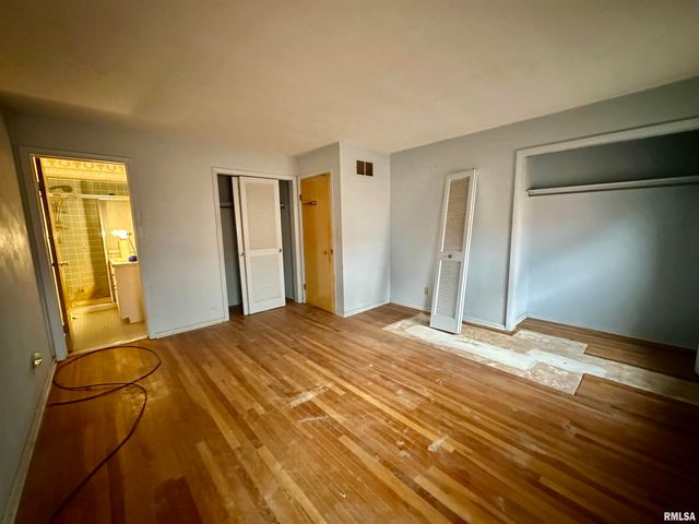 2721 N ELMCROFT Drive, Peoria, IL 61604