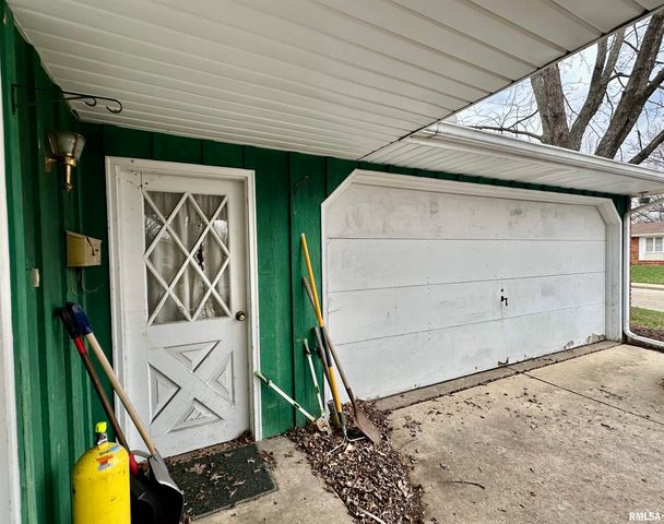 2721 N ELMCROFT Drive, Peoria, IL 61604