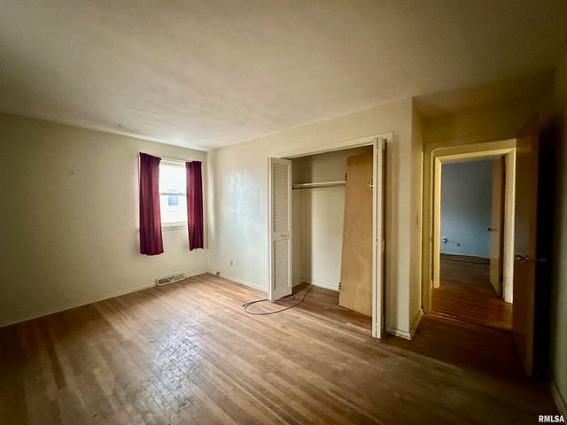 2721 N ELMCROFT Drive, Peoria, IL 61604