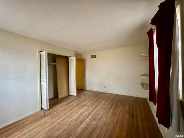 2721 N ELMCROFT Drive, Peoria, IL 61604