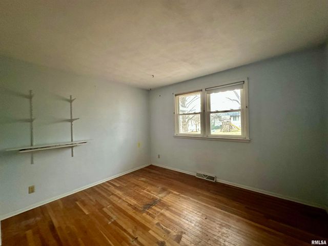 2721 N ELMCROFT Drive, Peoria, IL 61604