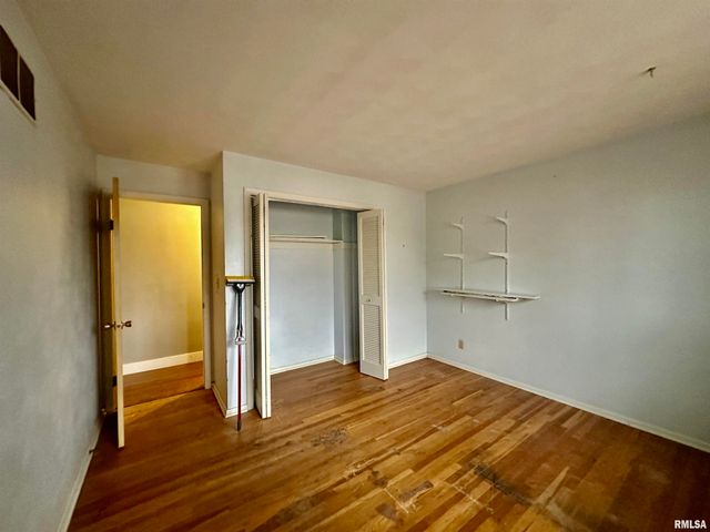 2721 N ELMCROFT Drive, Peoria, IL 61604