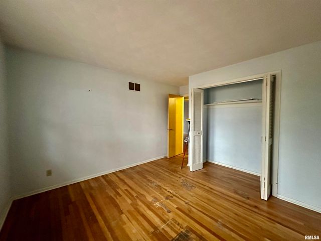 2721 N ELMCROFT Drive, Peoria, IL 61604