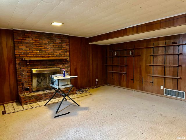 2721 N ELMCROFT Drive, Peoria, IL 61604