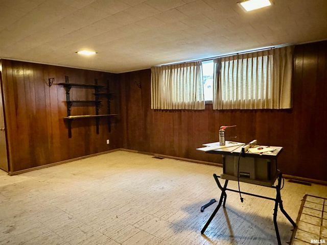 2721 N ELMCROFT Drive, Peoria, IL 61604