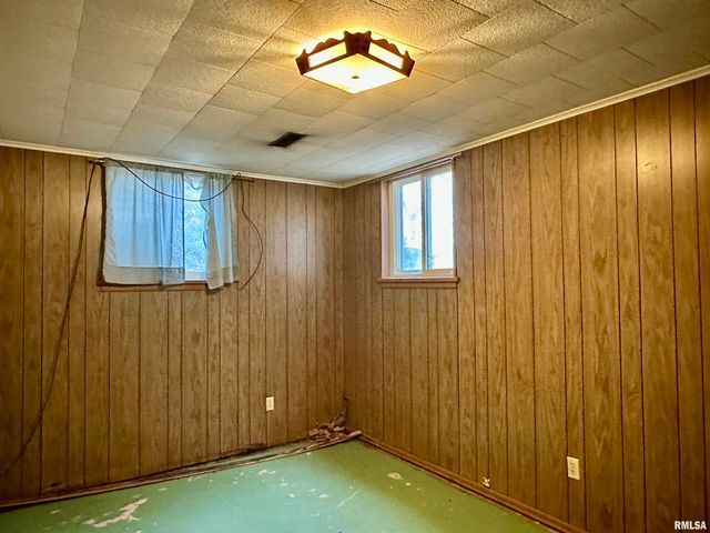 2721 N ELMCROFT Drive, Peoria, IL 61604