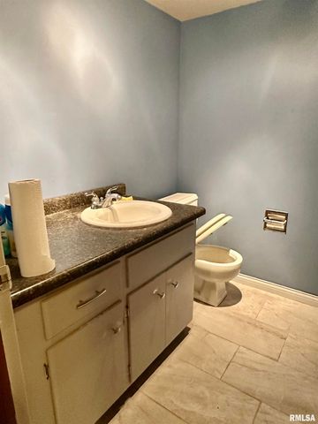 2721 N ELMCROFT Drive, Peoria, IL 61604