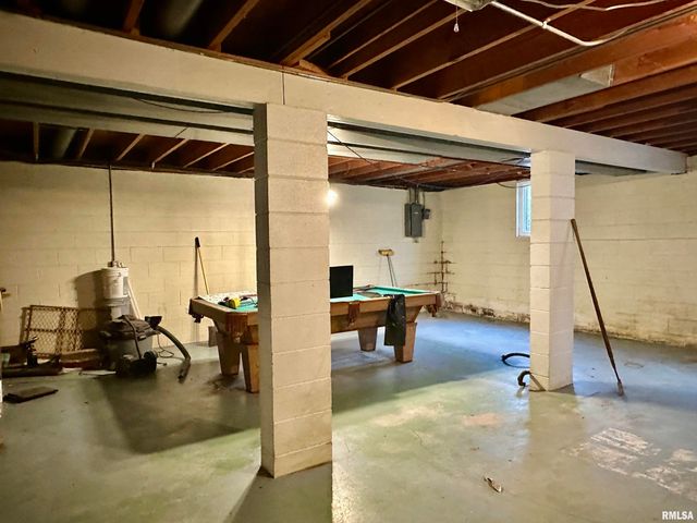 2721 N ELMCROFT Drive, Peoria, IL 61604