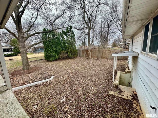 2721 N ELMCROFT Drive, Peoria, IL 61604