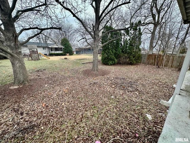 2721 N ELMCROFT Drive, Peoria, IL 61604