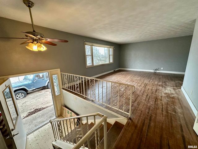 2721 N ELMCROFT Drive, Peoria, IL 61604