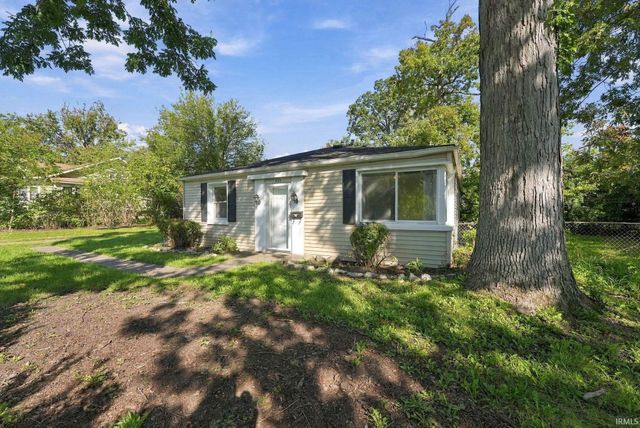 633 Ridgewood Drive, Fort Wayne, IN 46805