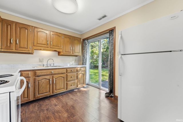 633 Ridgewood Drive, Fort Wayne, IN 46805
