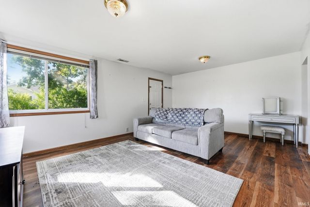633 Ridgewood Drive, Fort Wayne, IN 46805
