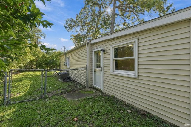 633 Ridgewood Drive, Fort Wayne, IN 46805