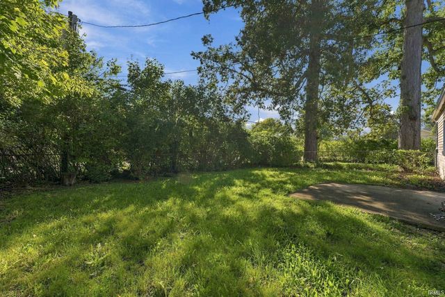 633 Ridgewood Drive, Fort Wayne, IN 46805