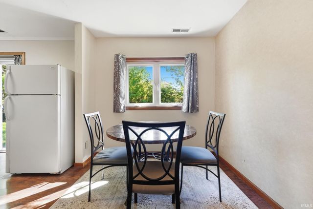 633 Ridgewood Drive, Fort Wayne, IN 46805