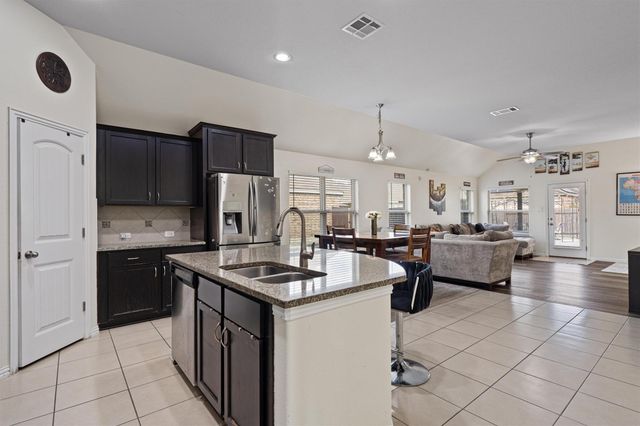 804 Farm House DR, Hutto, TX 78634