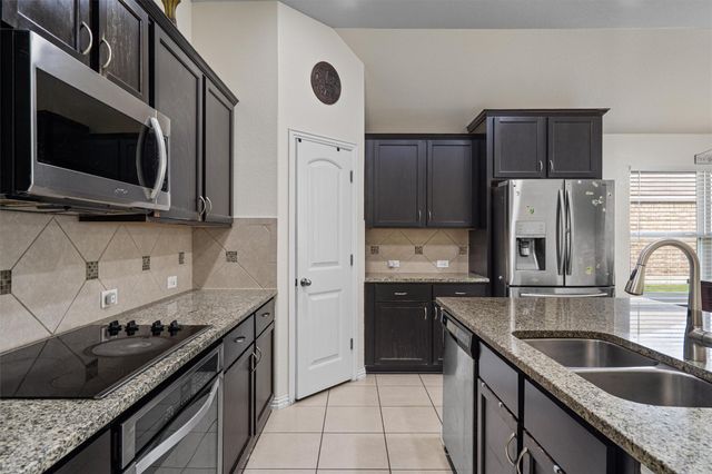 804 Farm House DR, Hutto, TX 78634