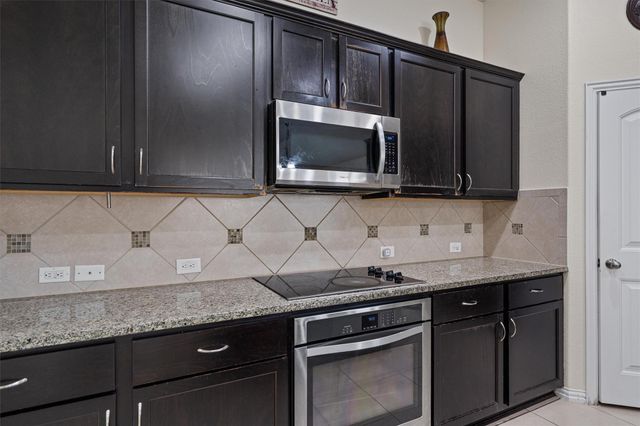 804 Farm House DR, Hutto, TX 78634