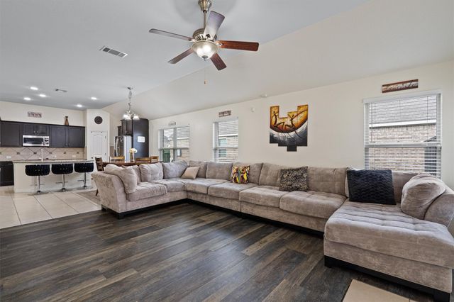 804 Farm House DR, Hutto, TX 78634