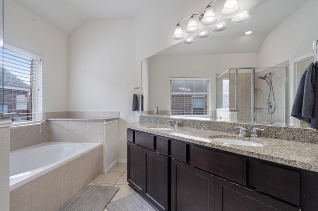 804 Farm House DR, Hutto, TX 78634