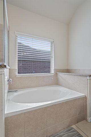 804 Farm House DR, Hutto, TX 78634