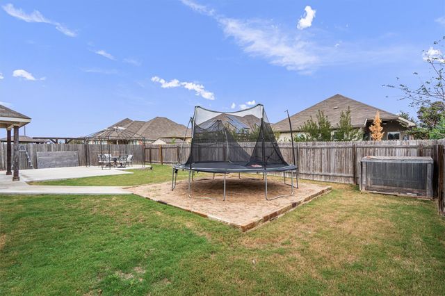 804 Farm House DR, Hutto, TX 78634