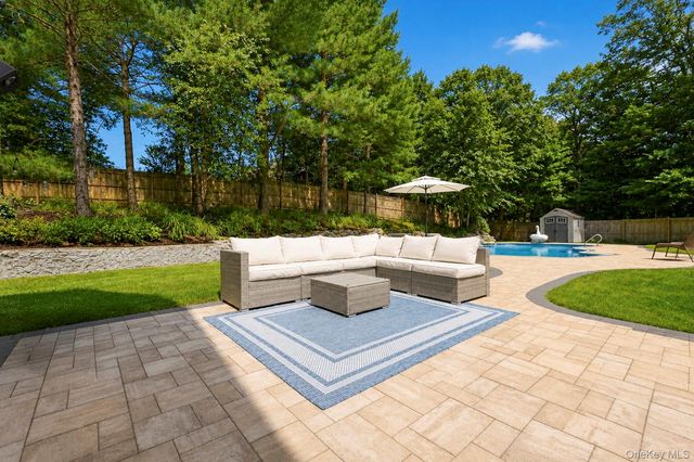 79 Oakside Road, Smithtown, NY 11787