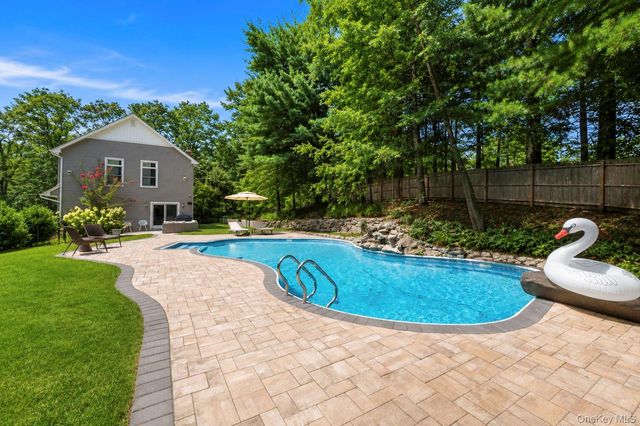 79 Oakside Road, Smithtown, NY 11787