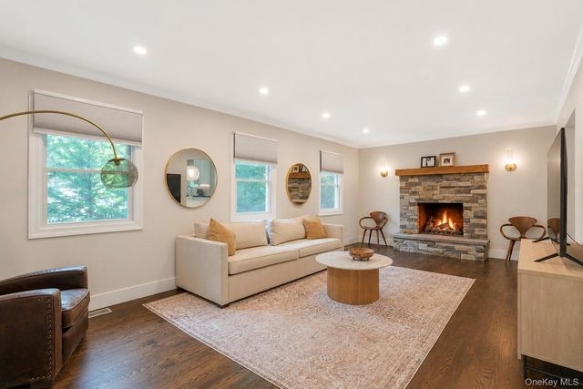 79 Oakside Road, Smithtown, NY 11787