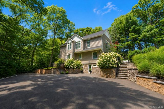 79 Oakside Road, Smithtown, NY 11787