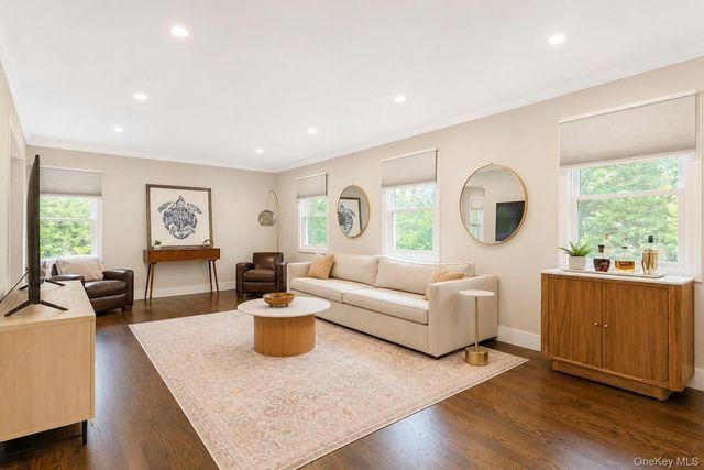 79 Oakside Road, Smithtown, NY 11787