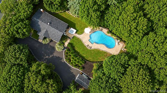 79 Oakside Road, Smithtown, NY 11787