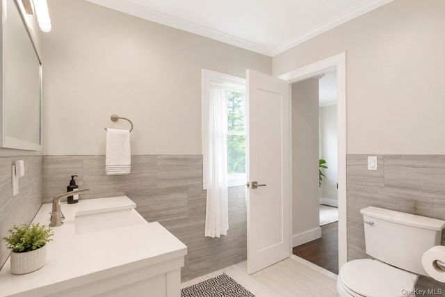 79 Oakside Road, Smithtown, NY 11787