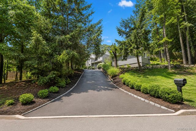 79 Oakside Road, Smithtown, NY 11787