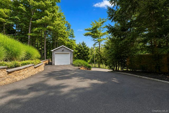 79 Oakside Road, Smithtown, NY 11787